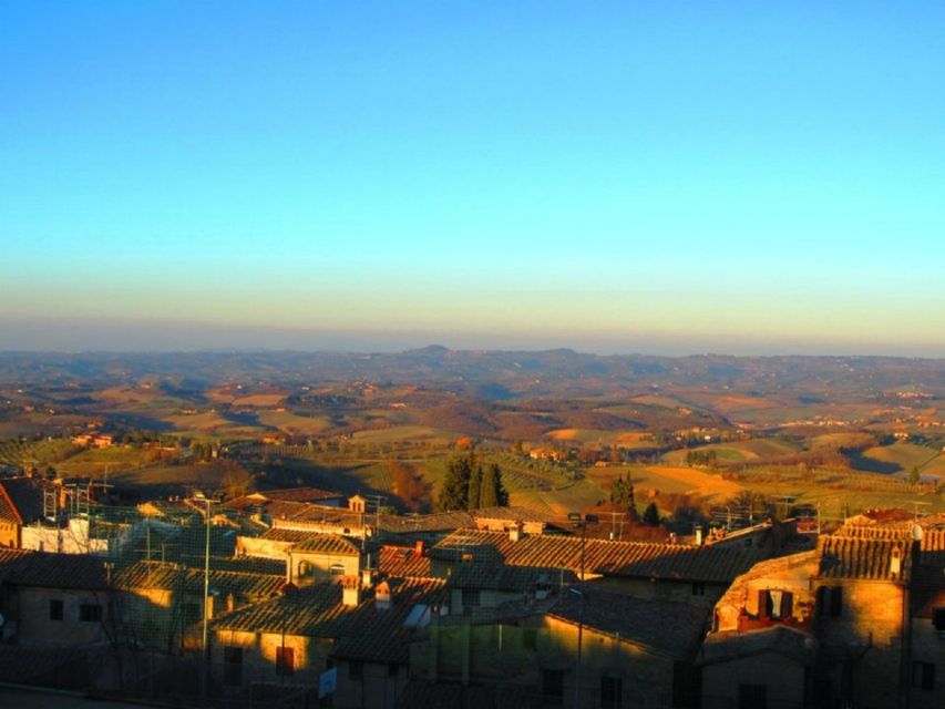 Private Guided Tour in San Gimignano - Porta San Giovanni to Via San Giovanni: the walk that sets the tone
