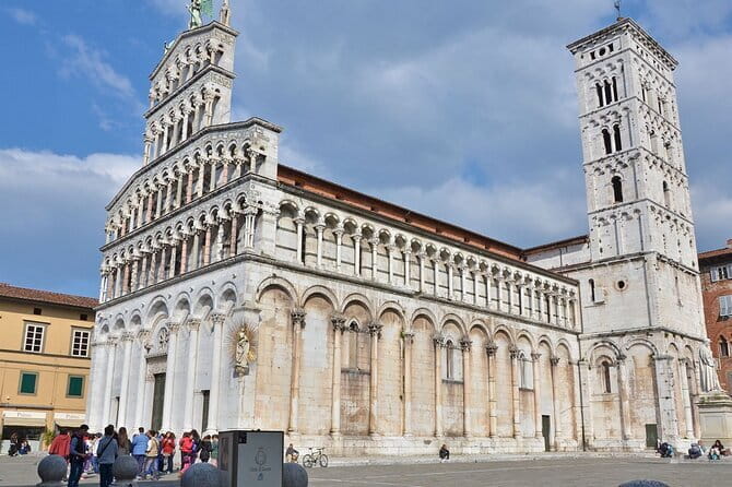 Private Pisa & Lucca Day Tour from Florence - Florence to Pisa: a quick cheese stop that adds a real local flavor