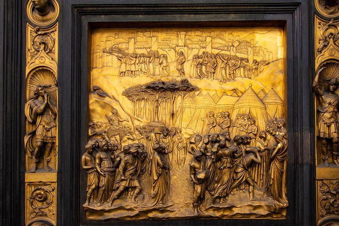 Private Skip-the-Line Florence Highlights and David Walking Tour - Renaissance palaces and fashion streets: seeing class and money