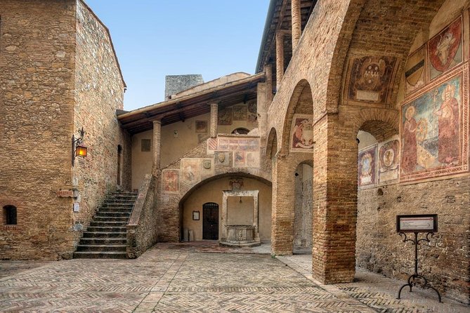 Private Tour in San Gimignano - Piazza della Cisterna: The Tower Rivalry Story