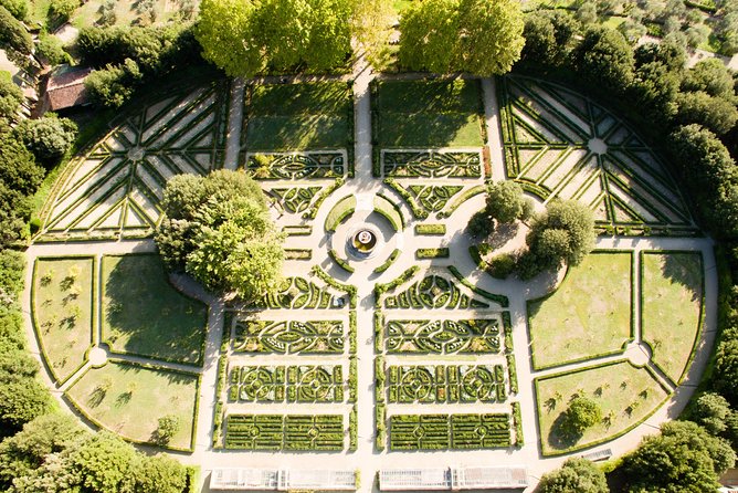 Private Tour of the Medici Family Villa in Florence - Your guide matters: English storytelling and the Suzanna factor