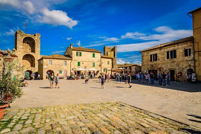 Private Tour to Tuscan Jewels in one day:Siena, Monteriggioni, S.Gimignano, Pisa - Florence pickup to Siena: road views plus “get moving” efficiency