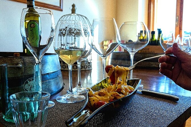 Private Tuscan meal with Wine and EVO oil tasting - The tasting flow: how 3–5 wines and 6 EVO oils get you past the basics
