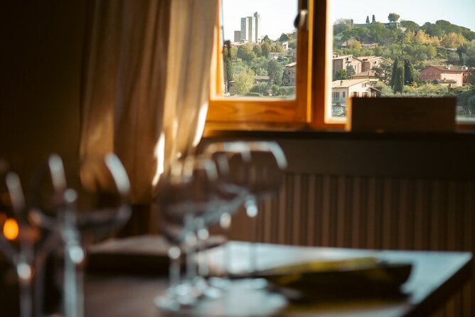 Private Wine & Evo Oil Tasting with Saffron Meal - Views and country-house comfort near San Gimignano