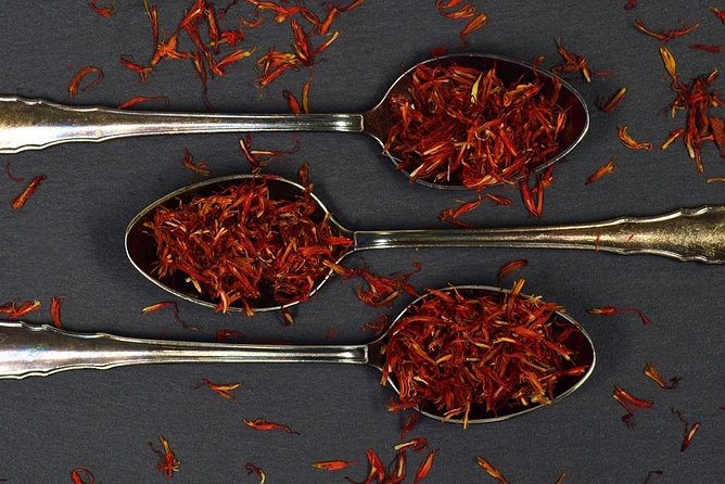 Private Wine & Evo Oil Tasting with Saffron Meal - Who should book this saffron-and-wine experience