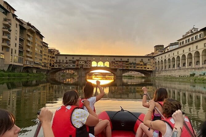 Rafting on the Arno River in Florence under the Arches of Pontevecchio - Ponte Santa Trìnita: Sliding Under the Arches