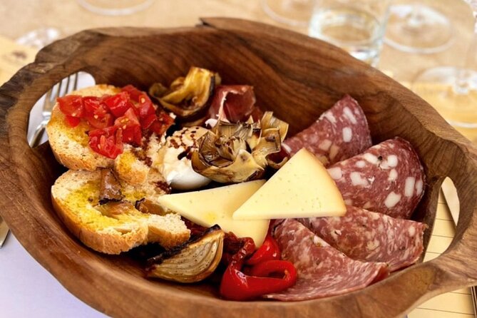 Romantic Escape in Tuscany - Overnight and Wine Tasting - A barbecue-style Tuscan hills atmosphere: romantic without being fussy