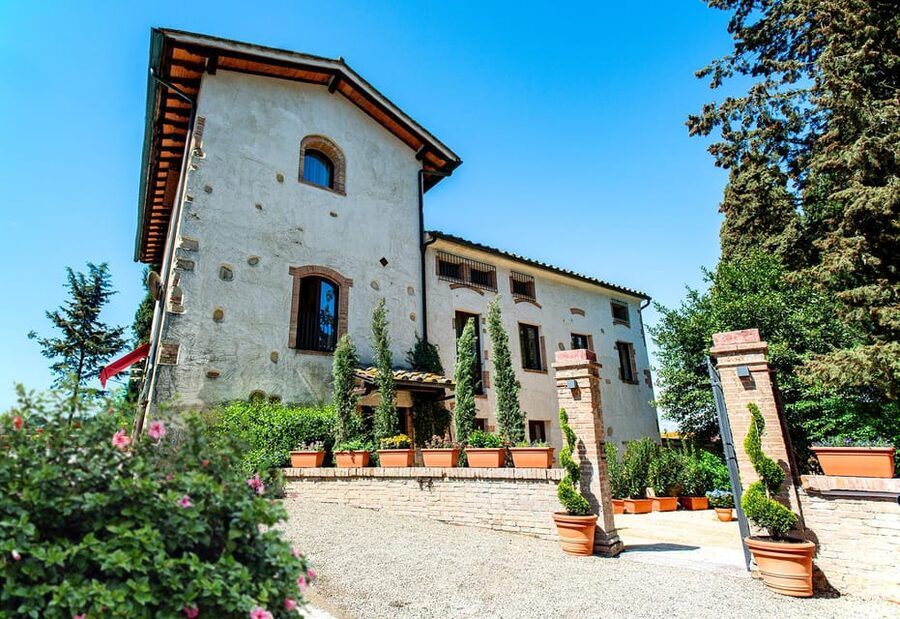 Romantic Escape in Tuscany with Overnight and Wine Tasting - The One Thing Missing: No Estate/Vineyard/Winery Tour
