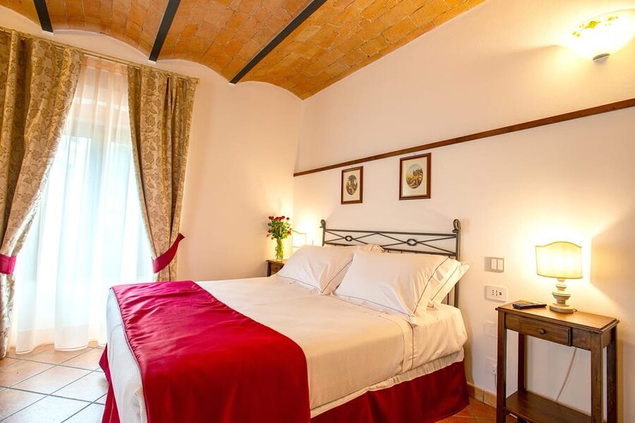 Romantic Escape in Tuscany with Overnight and Wine Tasting - Timing, Group Size, and What That Means for Your Day