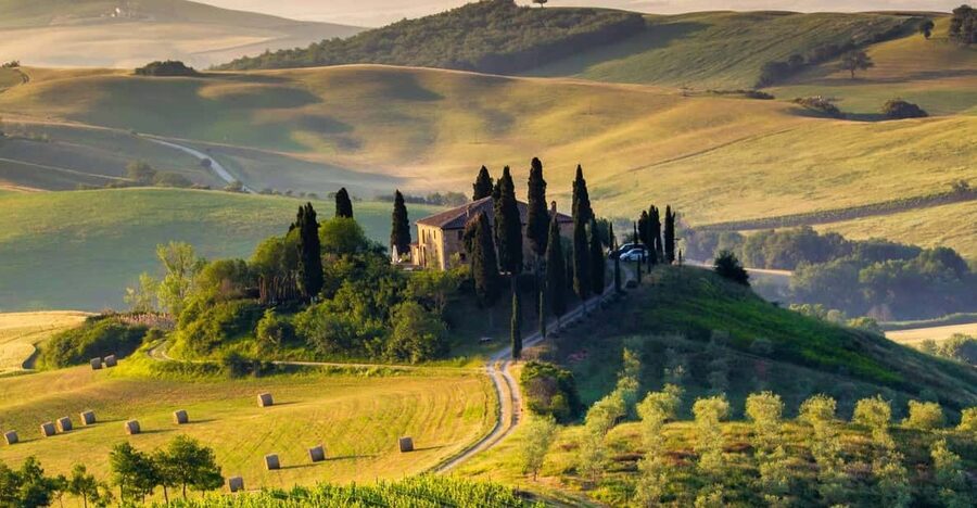 ROMANTIC WINE TOUR FOR 2 - Wine Tour in Chianti (Tuscany) - San Gimignano medieval towers: the best walk comes with 200 steps