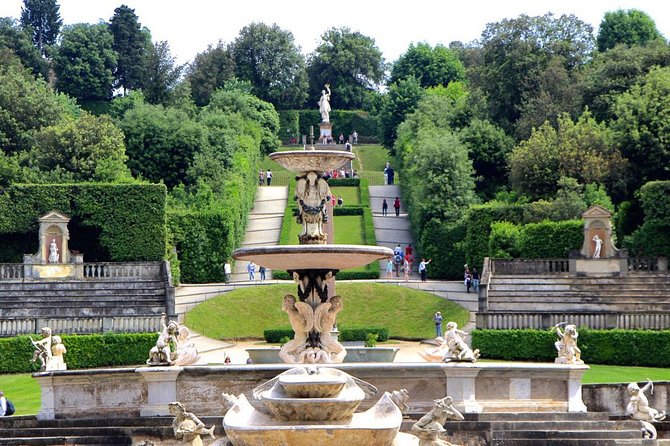 Royal Paths of Florence: Explore the Boboli Gardens - Isolotto and The Ocean: the pond finale that feels like a stage prop