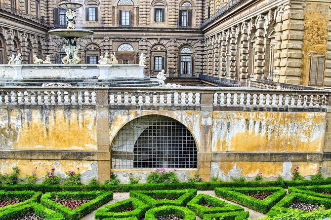 Royal Paths of Florence: Explore the Boboli Gardens - The 1-hour format: small group, radio headsets, and pacing that works