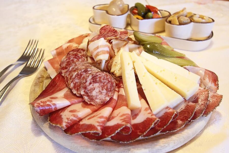 San Gimignano: 2-Hour Wine & Gourmet Tasting with Drinks - Key moments you should care about