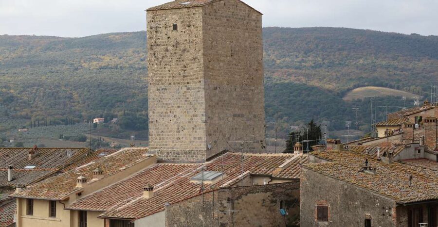 San Gimignano Campatelli Home and Tower Visit - The projected video in the attic: story first, then rooms