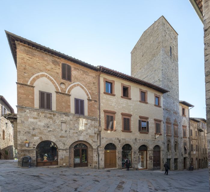 San Gimignano Campatelli Home and Tower Visit - Original rooms and daily life in a restored home