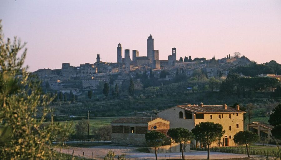 SAN GIMIGNANO: DEGUSTAZIONE CON VISTA SULLE TORRI - Bruschette, EVO Oil, Pecorino, and Salumi: The Food Part That Makes It Feel Real