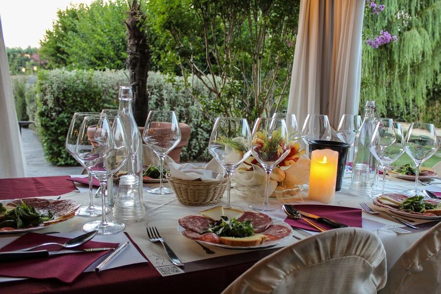 San Gimignano: Lunch or Dinner at a Winery with Wine Tasting - The tasting flow: wine and olive oil first, then your Tuscan meal