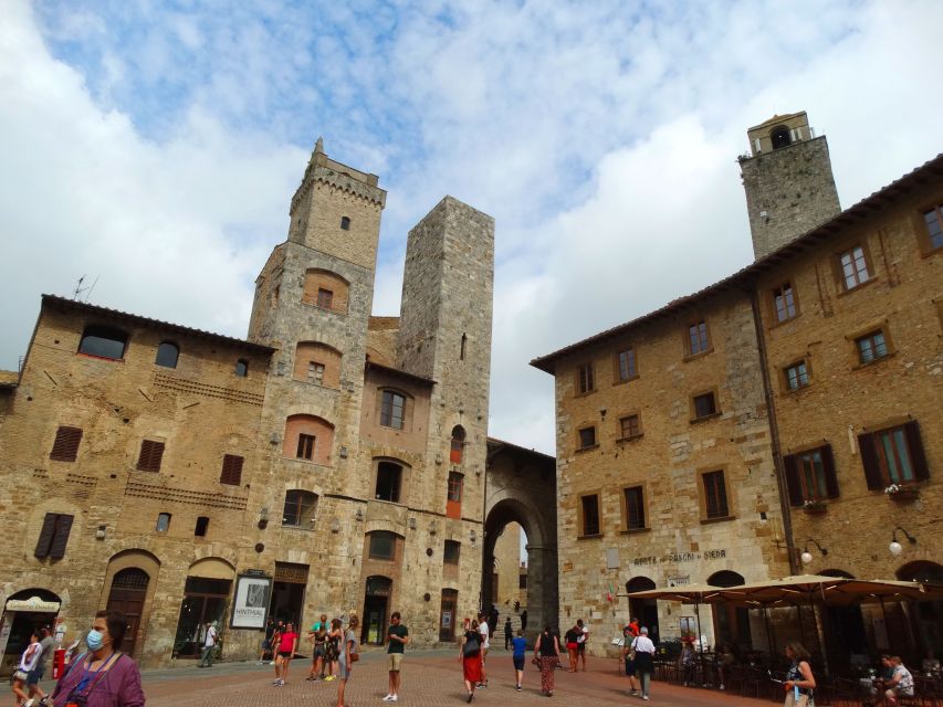 San Gimignano private guide: Manhattan of the Middle Ages - Santa Fina gelato, optional Vernaccia sorbet, and drink choices on the walk