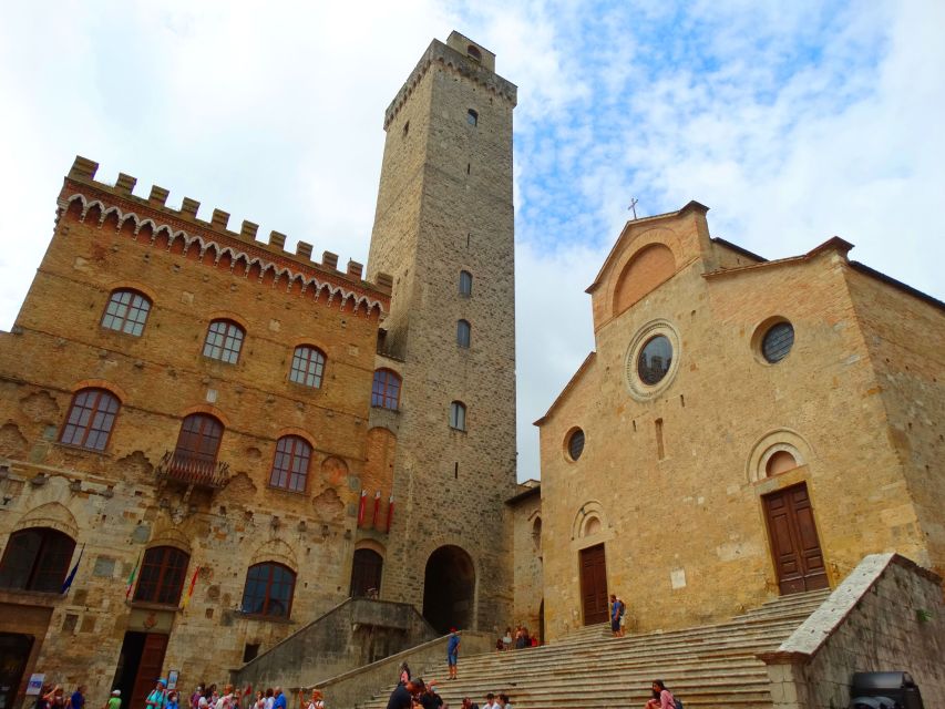 San Gimignano private guide: Manhattan of the Middle Ages - Guides who adjust to your questions: Agnes and Valentina’s approach