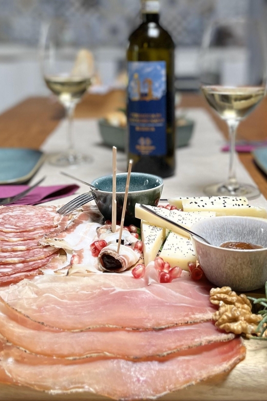 San Gimignano: Vineyard and Cellar Tour with Wine Tasting - Tuscany wine at human scale: why this tour is a good choice