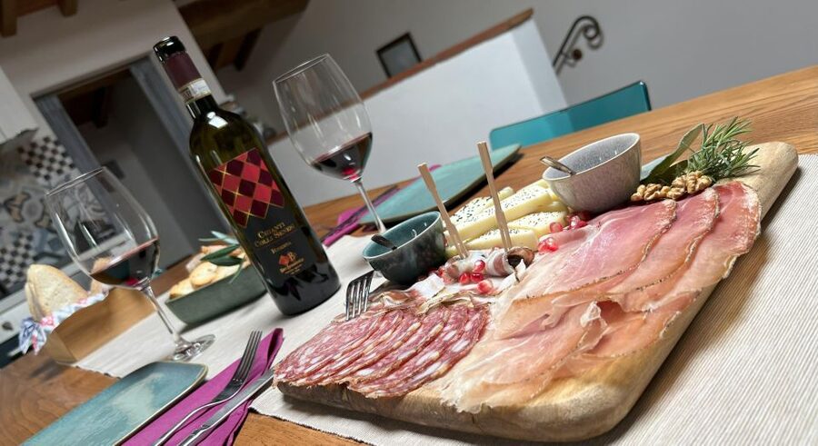 San Gimignano: Vineyard and Cellar Tour with Wine Tasting - What you’ll actually taste: Vernaccia, Chianti Vintage and Riserva, plus Vinsanto