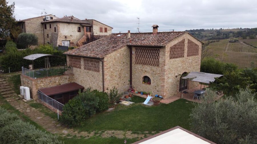 San Gimignano: Vineyard and Cellar Tour with Wine Tasting - The vineyard walk: your tasting starts before the glasses