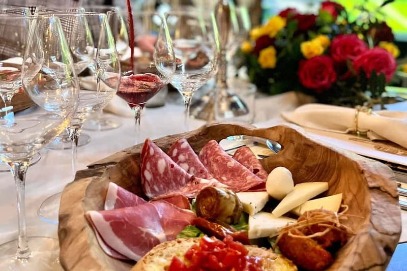 San Gimignano: Wine and Oil Tasting with Tuscan Appetizers - The sommelier-style teaching: how you learn to taste