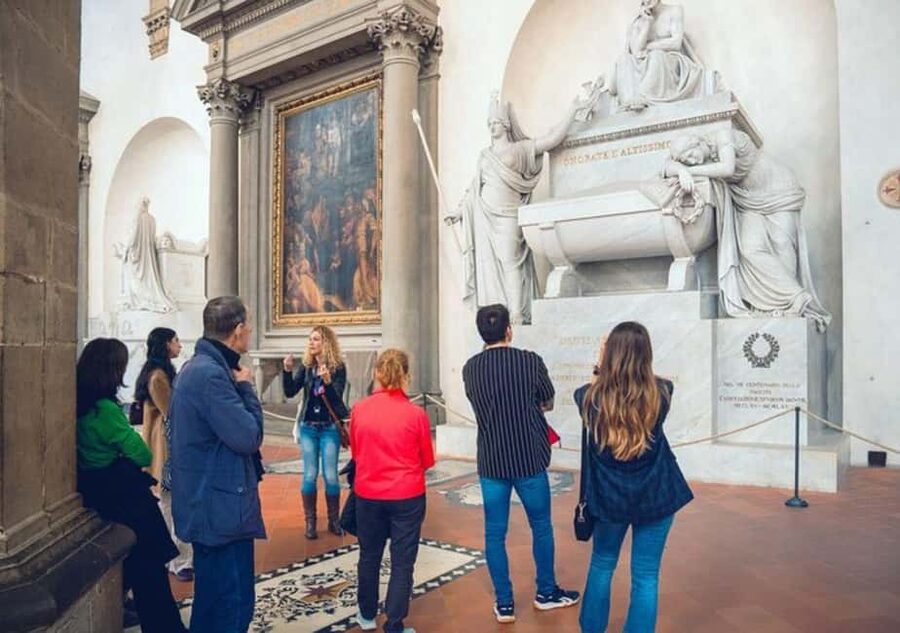 Santa Croce Church Guided Tour in Florence - Brunelleschi’s Cappella de’ Pazzi: architecture that feels calm and exact