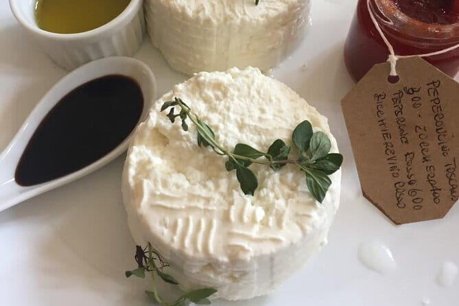 Semi Private tasting and Cheese-making Class in Florence - A small-group cheese lesson in Florence, not a spectator sport