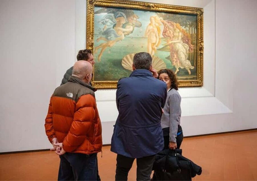 Semi Private Uffizi Gallery Guided Tour in Florence - Entering The Uffizi From the Leonardo Statue: How You Start Without Stress