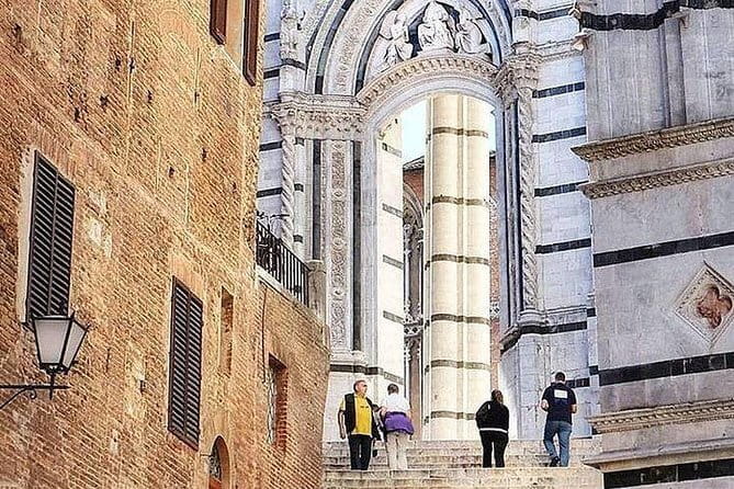 Siena and Chianti Wineries Excursion by Private Luxury Van from Florence - Tenuta Casanova and vineyard lunch: where Chianti turns into a table