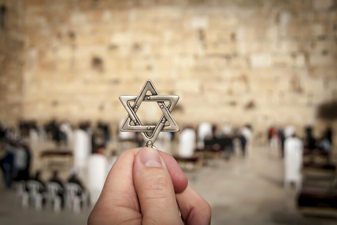 Skip-the-line Great Synagogue and Jewish Museum Private Tour - Getting there fast: meeting point, pickup options, and real timing