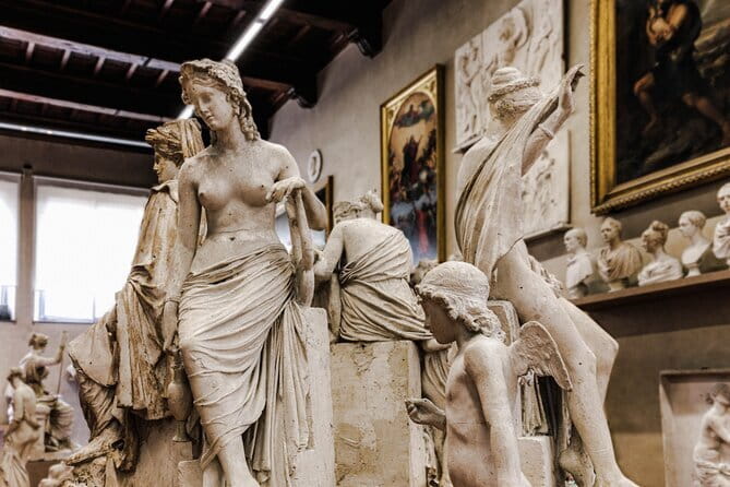 Skip the Line: Guided Tour of Michelangelo’s David at Accademia - Timing, crowds, and what to expect on busy days