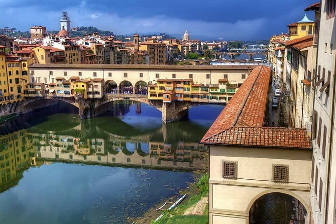 Small Group Discovery Tour of Florence - Palazzo Pitti and Palazzo Vecchio exteriors: Medici power vs civic Florence
