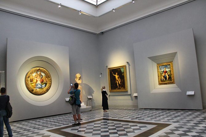Small group: Uffizi Gallery fast track included - Mobile ticket + smart preparation for a smooth entry
