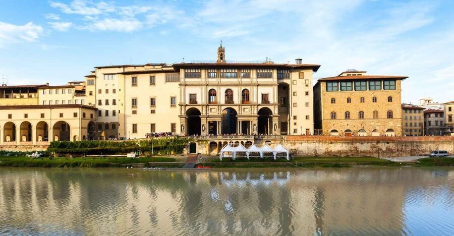 Small-Group: Uffizi & walking tour of Florence skip the line - The first hour on foot: Florence’s key squares in a tight loop