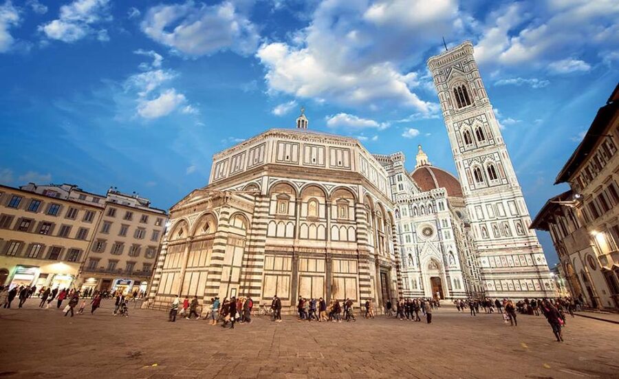 Small-Group: Uffizi & walking tour of Florence skip the line - Meeting at Piazza della Repubblica: quick start, clear logistics