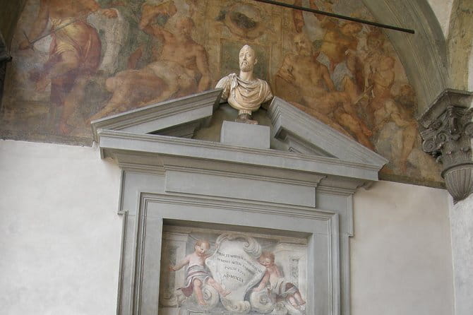 Spedale degli Innocenti: the first Orphanage ever built - Piazza della SS. Annunziata: your 5-minute orientation moment