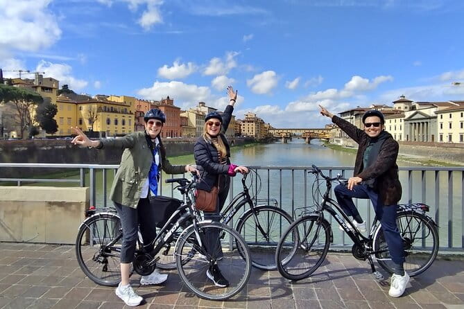 Sunset Bike tour of Florence &Rose Garden & Piazzale Michelangelo - Ponte Santa Trinita and the Arno: see the city from “in-between” spaces