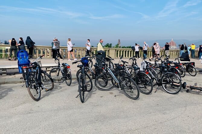 Sunset Bike tour of Florence &Rose Garden & Piazzale Michelangelo - The first stretch: Duomo square, Roman-era Florence, and quick photo stops
