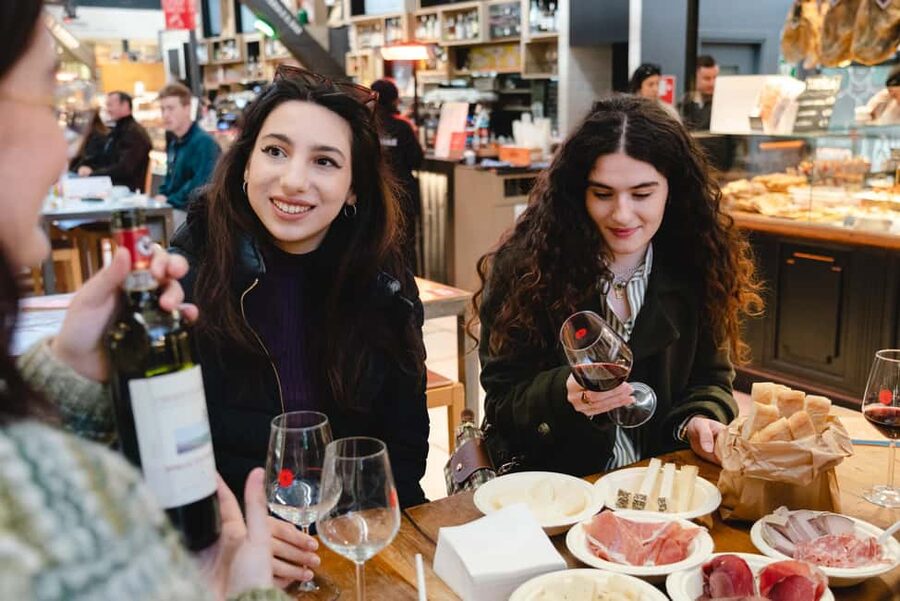 Taste Florence: A Food Lover’s Tour - Trattoria lunch: seasonal pasta or Tuscan soup plus wine