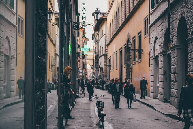The Best of Florence Walking Tour with Audio Guide and Guide - Central Squares: Piazza della Signoria Area and the Repubblica Contrast