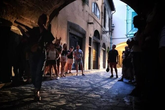 The Dark Side of Florence: Mysteries and Legends - Where You Start: Piazza Santissima Annunziata at Ferdinand I’s Equestrian Statue
