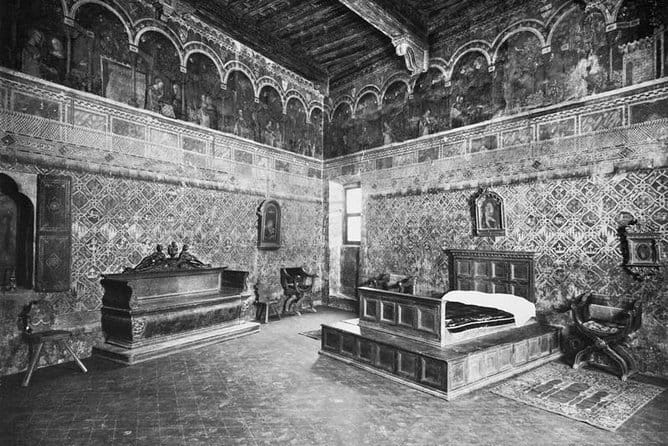 The Florentine House of the 14th Century: 1 hour tour in the Renaissance life - The Davanzati Story: From 1578 Purchase to 250+ Years of Power