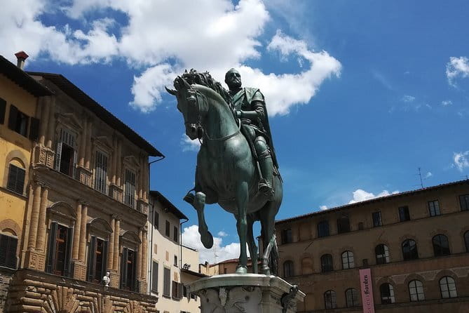 The Medici Family in Florence: a history of money, power and gossip! - Piazza della Santissima Annunziata: your Renaissance starting line