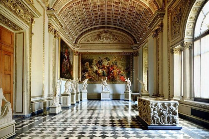 The Uffizi discovery tour with your private guide in Florence - The route starts at the Uffizi Galleries and stays focused