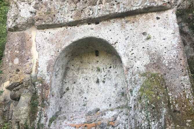 Tomb Hunting and Trekking Adventure in Sovana - Meeting Point and Group Setup That Keep This From Feeling Crowded