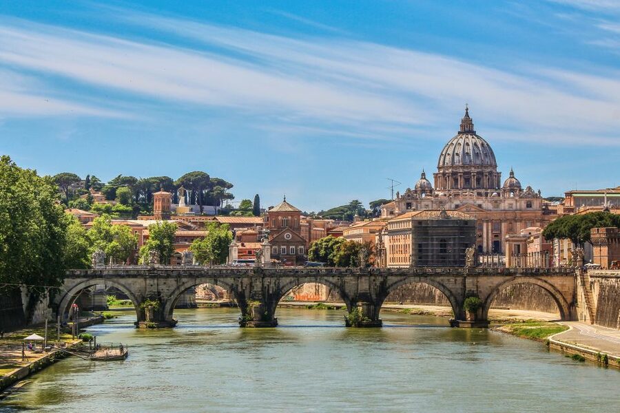 Transfer Between Florence and Rome with Sightseeing Stop - What the expert driver escort adds (beyond just driving)