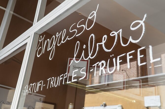 Truffle hunting and lunch experience, with Vinci and winery. - Start West of Florence: San Miniato Sets the Tone