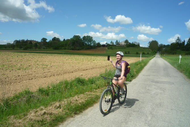 Tuscan countryside bike tour and food tasting - Giotto’s territory and Villa Poggio Bartoli views